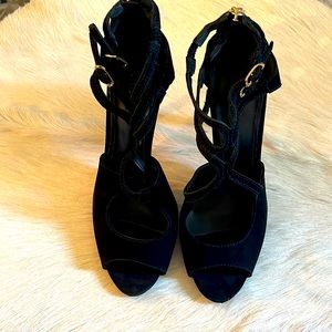 Great pair of classy sandals